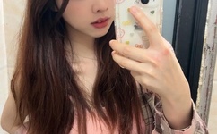 他揉捏她两乳不停呻吟A片